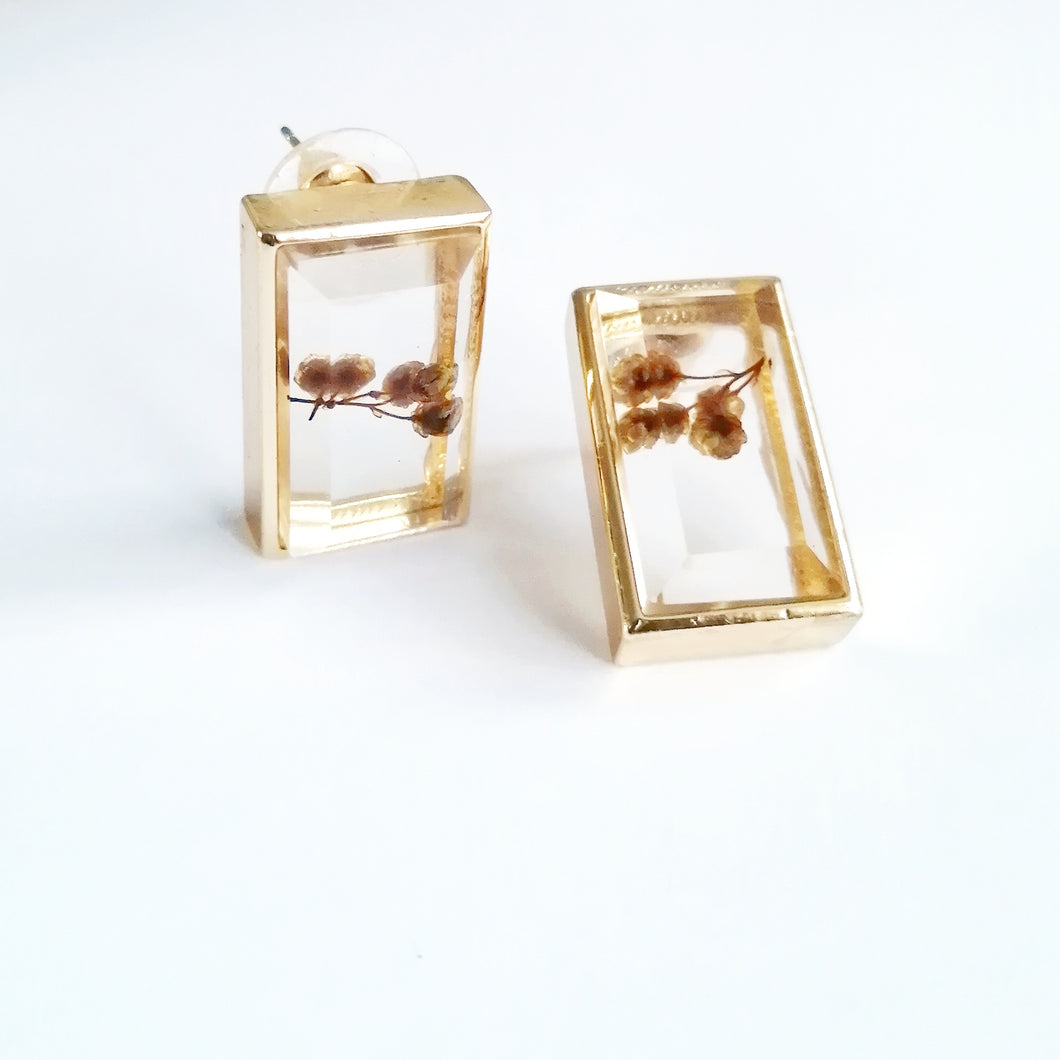 Handmade pair of green or yellow dried flowers stud earring | rectangular | round