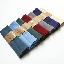 Load image into Gallery viewer, Sustainable linen napkins in different colours
