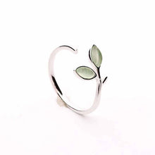 Load image into Gallery viewer, Silver and green ring in the shape of leaves | one size
