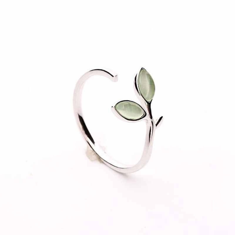 Silver and green ring in the shape of leaves | one size