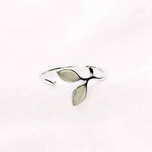 Load image into Gallery viewer, Silver and green ring in the shape of leaves | one size
